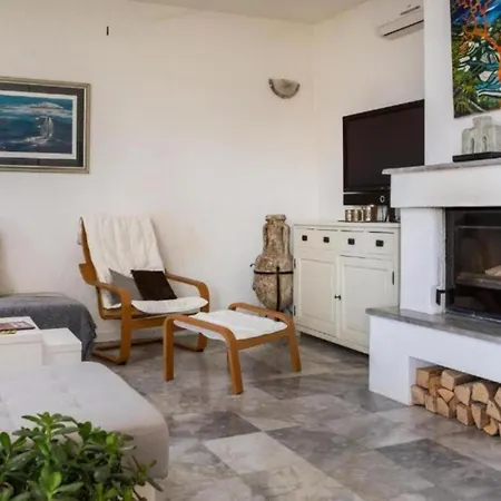 Seafront Six Bedroom Modern With Pool Nancy Villa *