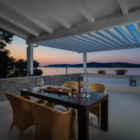 Seafront Six Bedroom Modern With Pool Nancy Villa
