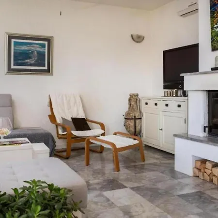 Seafront Six Bedroom Modern With Pool Nancy * Grebaštica