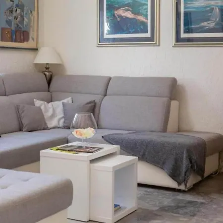 Seafront Six Bedroom Modern With Pool Nancy
