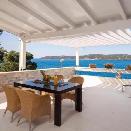 Villa Seafront Six Bedroom Modern With Pool Nancy