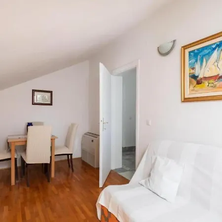 Villa Seafront Six Bedroom Modern With Pool Nancy Grebaštica