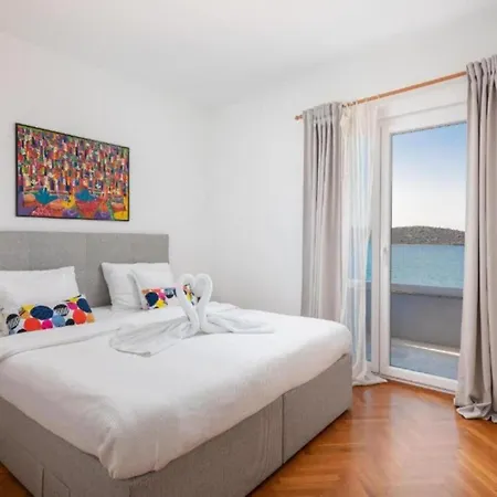 Villa Seafront Six Bedroom Modern With Pool Nancy *