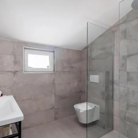 Seafront Six Bedroom Modern With Pool Nancy