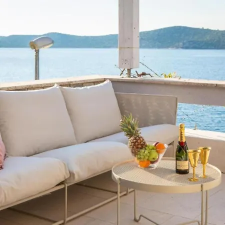 Villa Seafront Six Bedroom Modern With Pool Nancy Grebaštica