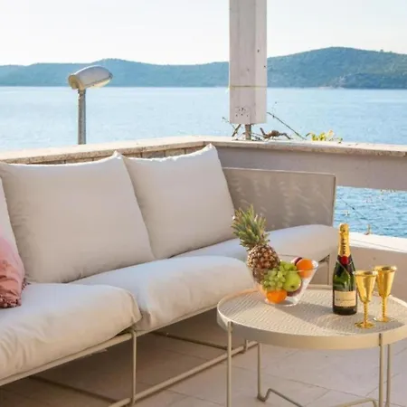 Seafront Six Bedroom Modern With Pool Nancy * Grebaštica