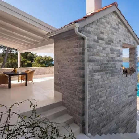 Villa Seafront Six Bedroom Modern With Pool Nancy Grebaštica