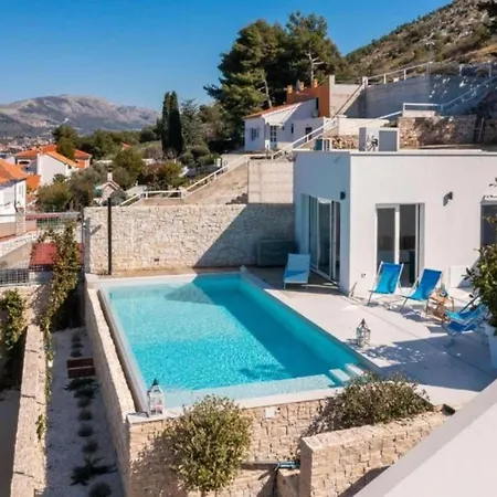 Villa Seafront Six Bedroom Modern With Pool Nancy