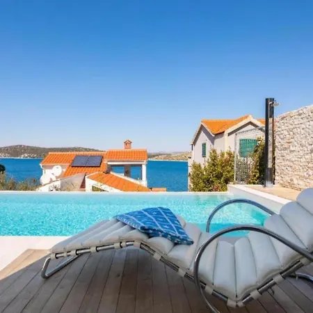 Seafront Six Bedroom Modern With Pool Nancy * Grebaštica