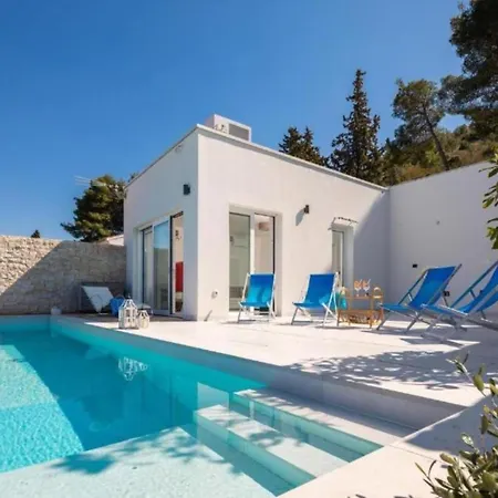 Villa Seafront Six Bedroom Modern With Pool Nancy *