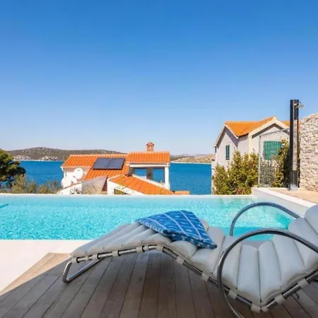 Villa Seafront Six Bedroom Modern With Pool Nancy