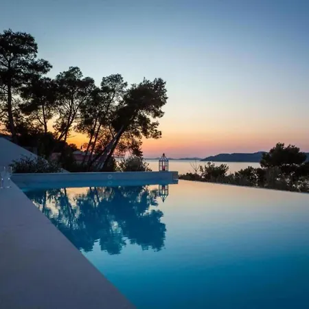 Villa Seafront Six Bedroom Modern With Pool Nancy