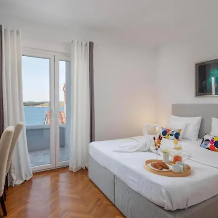 Seafront Six Bedroom Modern With Pool Nancy
