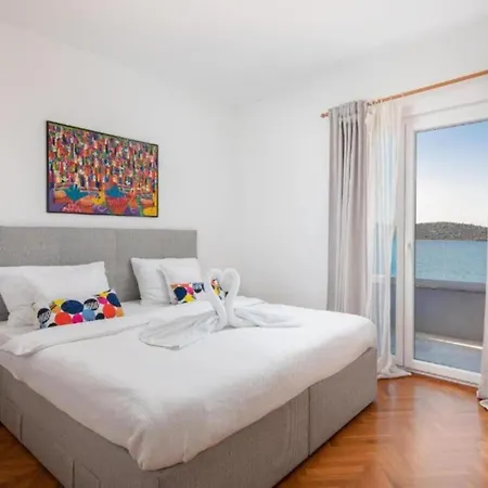 Seafront Six Bedroom Modern With Pool Nancy Villa Grebaštica